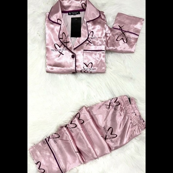 Satin pajamas set - Picture 1 of 1